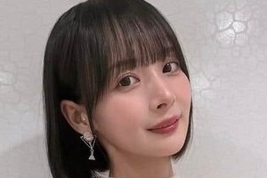 「役満ボディー」岡田紗佳、ドキっ...タイトな肩出しワンピで色気ダダ漏れ　「めっちゃ綺麗」「スタイル良すぎ」