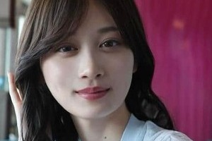 山下美月、肩出し黒ドレス姿で色気にドキっ　すらり神スタイル炸裂...国宝級の美貌ダダ漏れショット