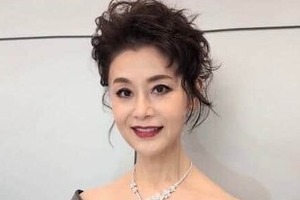 大地真央、12歳年下夫と夫婦ラブラブ2ショット...船上で優雅なランチを　「いつも仲良しで羨ましい」