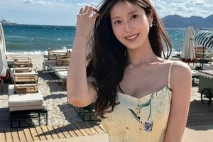 「令和の峰不二子」阿部なつき、ノースリコーデで「パリの思い出」ショット　「美しいです」色気ダダ漏れ
