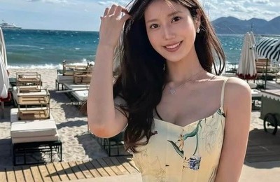 「令和の峰不二子」阿部なつき、ノースリコーデで「パリの思い出」ショット　「美しいです」色気ダダ漏れ