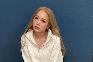 西野カナ、ヘソ出しコーデで「激カワ」...へそピもキラリ　「めちゃかわいい！」「スタイルよすぎ！！」悶絶