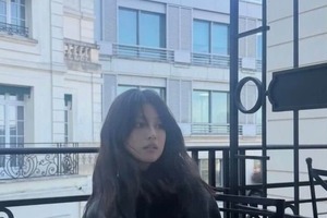 今田美桜、肩出しベアトップ姿にドキっ...はにかんだ笑顔で異次元のかわいさ　「最高です」「かわいすぎーー！」