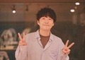 星野源、ピンク髪に激変の衝撃　「どっひゃーーー」「ヤバいです」「似合いすぎ」韓国ラッパーと笑顔で2ショット