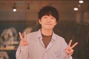 星野源、ピンク髪に激変の衝撃　「どっひゃーーー」「ヤバいです」「似合いすぎ」韓国ラッパーと笑顔で2ショット