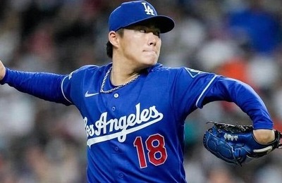 モデルみたい...山本由伸、爆イケなサングラス＆きらりネックレスで移動中ショット　大谷翔平は真剣表情見せる