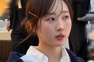 本田望結、大きめTシャツ×レギンス姿でピラティスへ　ピース＆笑顔見せて...「めちゃくちゃかわいい」