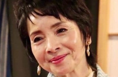 由美かおる75歳、超ミニ×ピンクのカーディガンで...すらり神スタイル炸裂ショット　変わらぬ美貌にドキっ