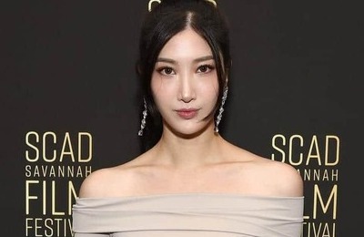 W杯テーマソング歌唱の美人歌手、日本のSNSユーザー騒然　「菜々緒出てきたかと」「似すぎ」