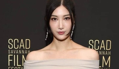 W杯テーマソング歌唱の美人歌手、日本のSNSユーザー騒然　「菜々緒出てきたかと」「似すぎ」