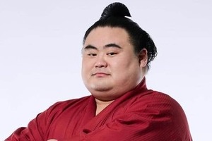 大相撲・隆の勝、クロワッサン頬張り笑顔...一山本とパリ観光楽しむ　「かわいすぎ」「ホッコリ」大反響