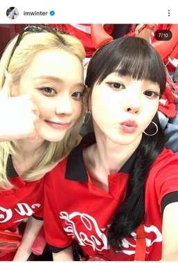 ウィンターさん（左）とカリナさん。ウィンターさんのインスタグラム（＠imwinter）より