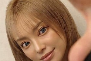 4年前「美人すぎるサポーター」で話題のSHONO、W杯会場でヘソ出しコーデ...神スタイル炸裂　「かわいい」