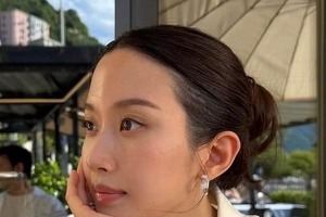 「女神降臨」ムン・ガヨン、肩出しグリーンのドレス姿で色気ダダ漏れショット　背中のタトゥーもちらり