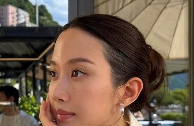 「女神降臨」ムン・ガヨン、肩出しグリーンのドレス姿で色気ダダ漏れショット　背中のタトゥーもちらり