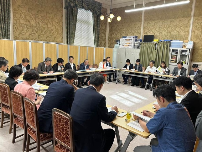 国会内で開かれた勉強会の様子（杉尾秀哉参院議員のXより）
