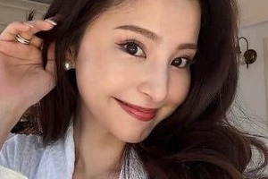 サッカー日本代表・堂安律＆美人妻・明松美玖、夫婦ラブラブなステキ笑顔2ショット　堂安の誕生日を祝福