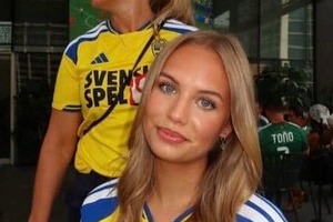 サッカー・スウェーデン代表のイケメン20歳ベリバル、美女モデル恋人と熱いキス　W杯でラブラブ2ショット