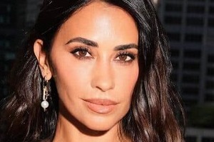 サッカー・メッシの美人妻、アルゼンチン代表ユニ姿で子どもたちとパシャリ　家族でW杯応援中