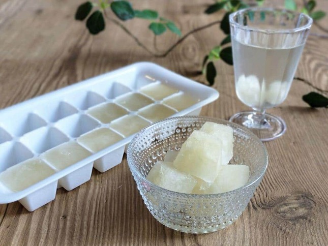 ポッカレモン100のアレンジレシピ「水で割るだけ！濃縮スポーツドリンク氷」（写真提供：ポッカサッポロフード&ビバレッジ）