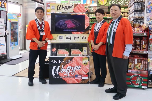 秋葉原のビックカメラで和牛をPR。1階にはブースが設置された
