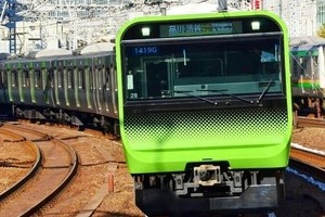 「何度も私の太ももに触れて」　地下アイドルが山手線で痴漢されたか、不自然に置かれた手を撮った証拠動画