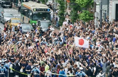 「青信号を辛抱強く待つ」「警官がちゃんと群衆を管理」　チュニジア戦勝利後の渋谷、一部迷惑行為も世界から賞賛