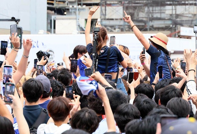 喜びを爆発させた（写真：つのだよしお/アフロ）