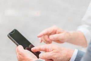 「そんなに払っていたのか」70代後半の父親が愕然　古いスマホに何年も支払い続けていた思わぬ「料金」の正体