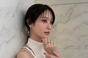高橋ひかる、おヘソちらりなトップス×ワイドデニムのコーデで神スタイル炸裂　「めちゃくちゃかわいい！！」