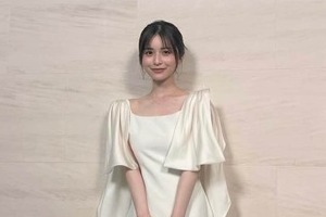 長濱ねる、黒ドレス姿で色気ダダ漏れ...国宝級の美貌に衝撃　すらり神スタイルのバックショットにドキっ