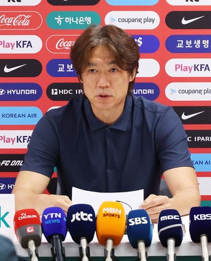 韓国代表ホン・ミョンボ監督（写真：YONHAP NEWS/アフロ）