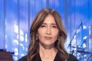 工藤静香、膝上ミニワンピ×ショートブーツで異次元スタイル炸裂　変わらぬ美貌にため息...「可愛すぎる～」