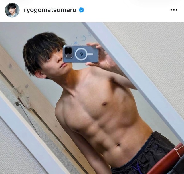 松丸亮吾さんのインスタグラム（＠ryogomatsumaru）より