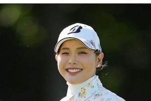 女子ゴルフの吉田優利、膝上ミニスカのコーデでLA満喫「激カワ」ショット　ゴルフウェア姿と雰囲気変わって