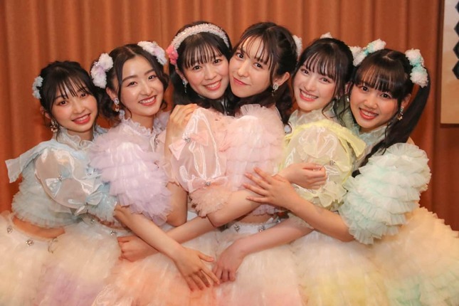2022年にJ-CASTニュースのインタビューに応じた「超ときめき宣伝部」。左から辻野かなみさん、杏ジュリアさん、坂井仁香さん、小泉遥香さん、菅田愛貴さん、吉川ひよりさん
