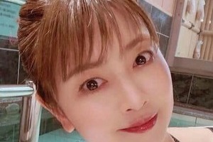片瀬那奈「お久しぶりです！」...デニム×スニーカーのコーデで変わらぬ美貌　「やっぱりスタイル抜群」「超かわいい」