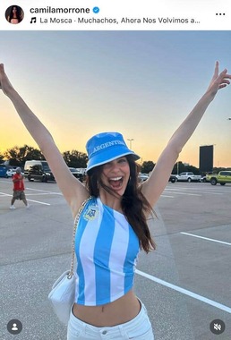 カミラ・モネーロさんのインスタグラム（＠camilamorrone）より