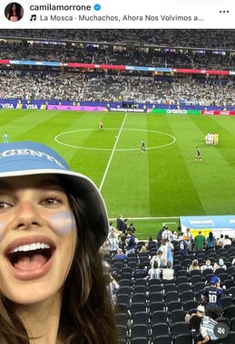 カミラ・モネーロさんのインスタグラム（＠camilamorrone）より
