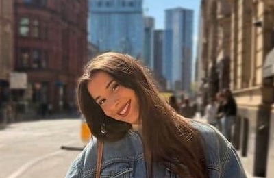 サッカー・ハーランドの美女モデル恋人、ショーパン×ノルウェー代表ユニ姿　スタジアムに女神降臨ショット