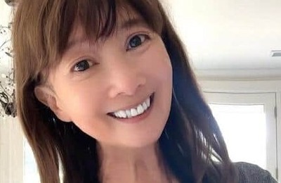 アグネス・チャン70歳、透け感白ロングドレス姿で...変わらぬ美貌にドキっ　「可愛かった」「綺麗です」