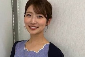 テレ朝「報ステ」安藤萌々アナ、黒スカートなびかせ...ゴルフコンペ楽しむ　ナイスショットに笑顔でピース