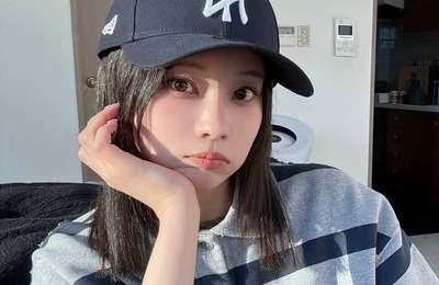 重盛さと美、肩出しオフショルで色気ダダ漏れ...舌ペロショットにドキっ　「天使が降臨」「いつも可愛すぎ」