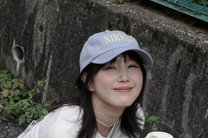 本田翼、肩出し白トップス姿＆最強笑顔で「激カワ」ドキっ...34歳の誕生日を報告　「可愛すぎ」「本当に美人」