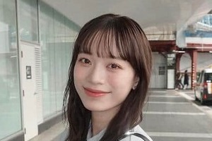 サッカー日本代表・上田綺世の美人妻・由布菜月、黒ミニ丈ワンピで神スタイル　「可愛い」「天使かとおもった」