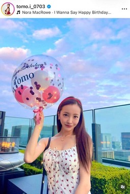 板野友美さんのインスタグラム（＠tomo.i_0703）より