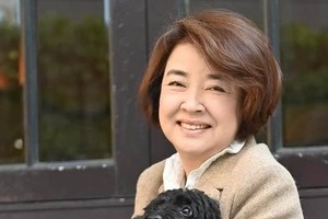 「20年振りに直ちゃんと再会して飲みました」岸本加世子＆飯島直子、密着仲良し2ショットに反響「お綺麗です」