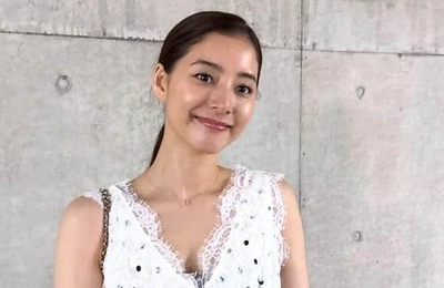 新木優子、タイのプールで満喫ショット　「めっちゃ可愛すぎ」「涼しげな表情もいいなぁ」「マーメイドやん」