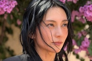 柴咲コウ、シックな黒ドレス姿で国宝級の美貌　「圧倒的美！」「エレガントで素敵」「纏ってるオーラが違う」