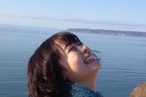 森七菜、肩出し黒ベアトップドレス姿で美貌ダダ漏れショット　「かわいすぎるよー！」「愛くるしすぎる」